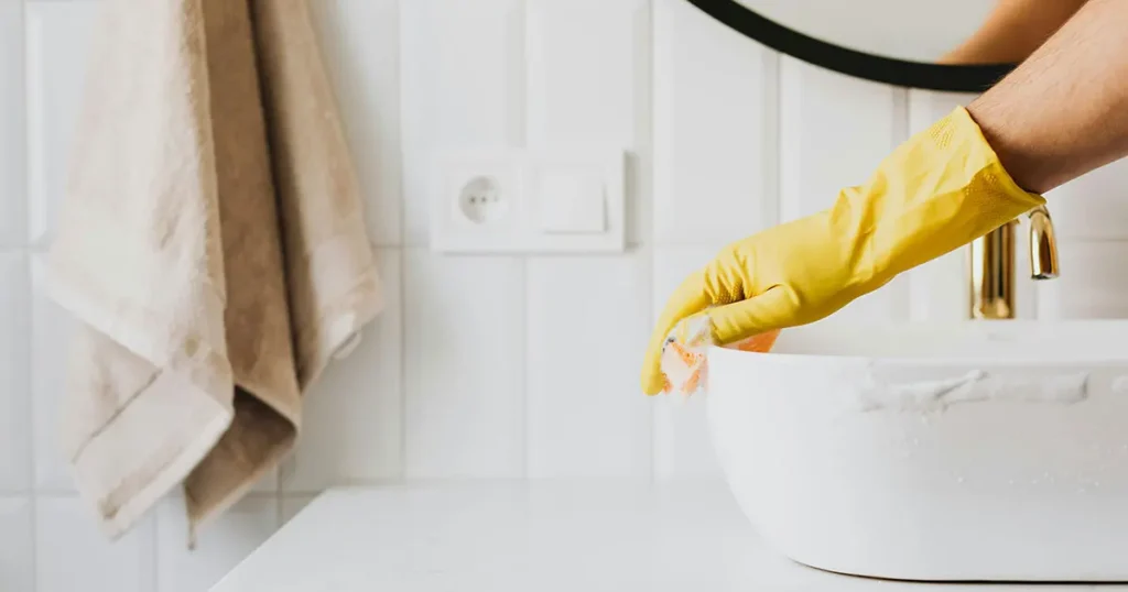 How much do cleaners charge per hour in the UK?